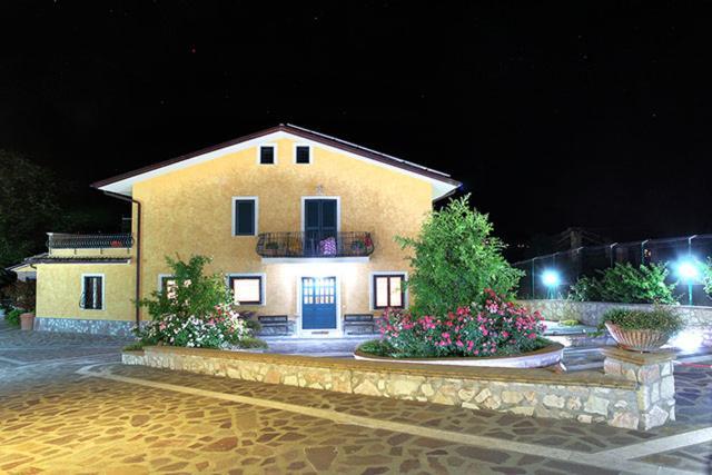 I Due Melograni Agriresort Tarano Bagian luar foto